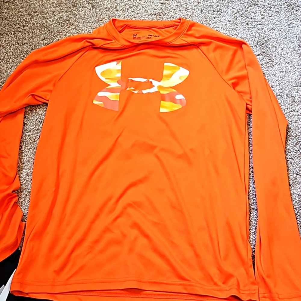 Orange long sleeve under armor loose fit size medium